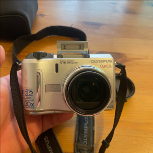 울림푸스 C-740 울트라 줌 디지털 카메라