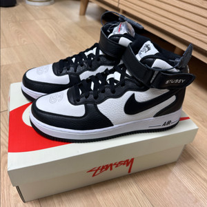 나이키 x 스투시 에어포스 1 07 미드 SP 블랙 앤