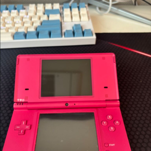 닌텐도 dsi 핑크색 팝니다! +새 케이스
