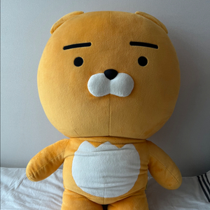 새거나 다름없는 카카오 라이언 자이언트 인형