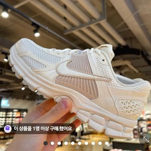 나이키 줌보메로 페일아이보리 245