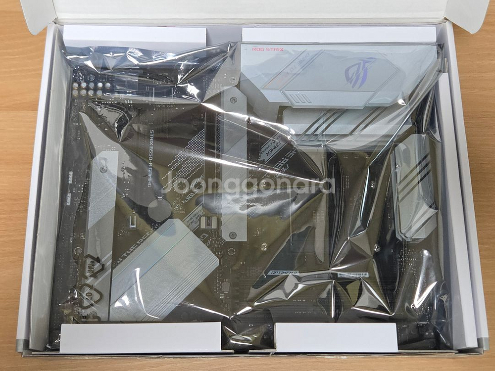 ASUS ROG STRIX B550-A 메인보드--1