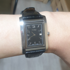 펜디 시계 H771111