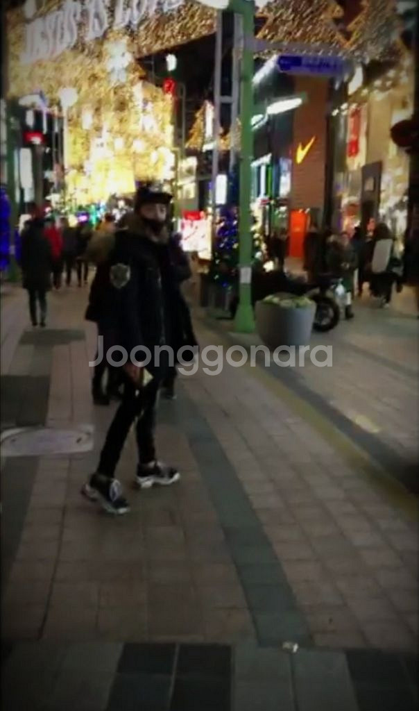 디스퀘어드 초레전드 방패 패딩--4