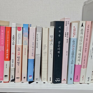 책, 도서 3000원 판매 ( 골든아워, 불편한편의점