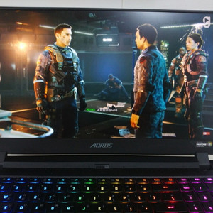 기가바이트 어로스 고성능 풀업 게이밍 노트북/240Hz