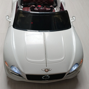 자녀를 위한 Bentley 전동차