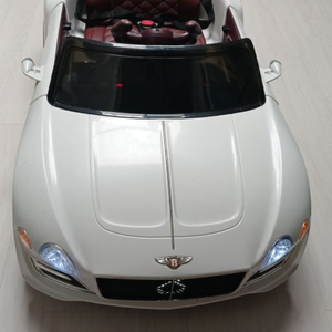 자녀를 위한 Bentley 전동차