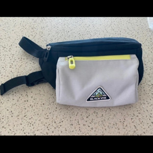 블랙야크키즈 힙색 크로스백 상태좋음