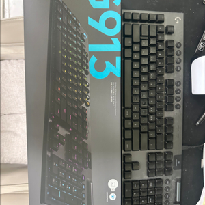 로지텍 g913 정발 풀박스 풀배열 키보드 팝니다