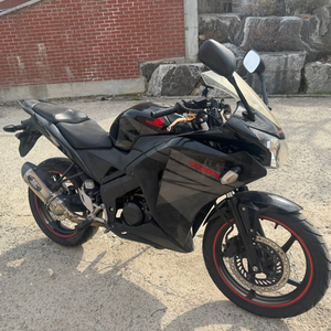 혼다 cbr125 17년형 풀배기 짧은키로수 판매합니다