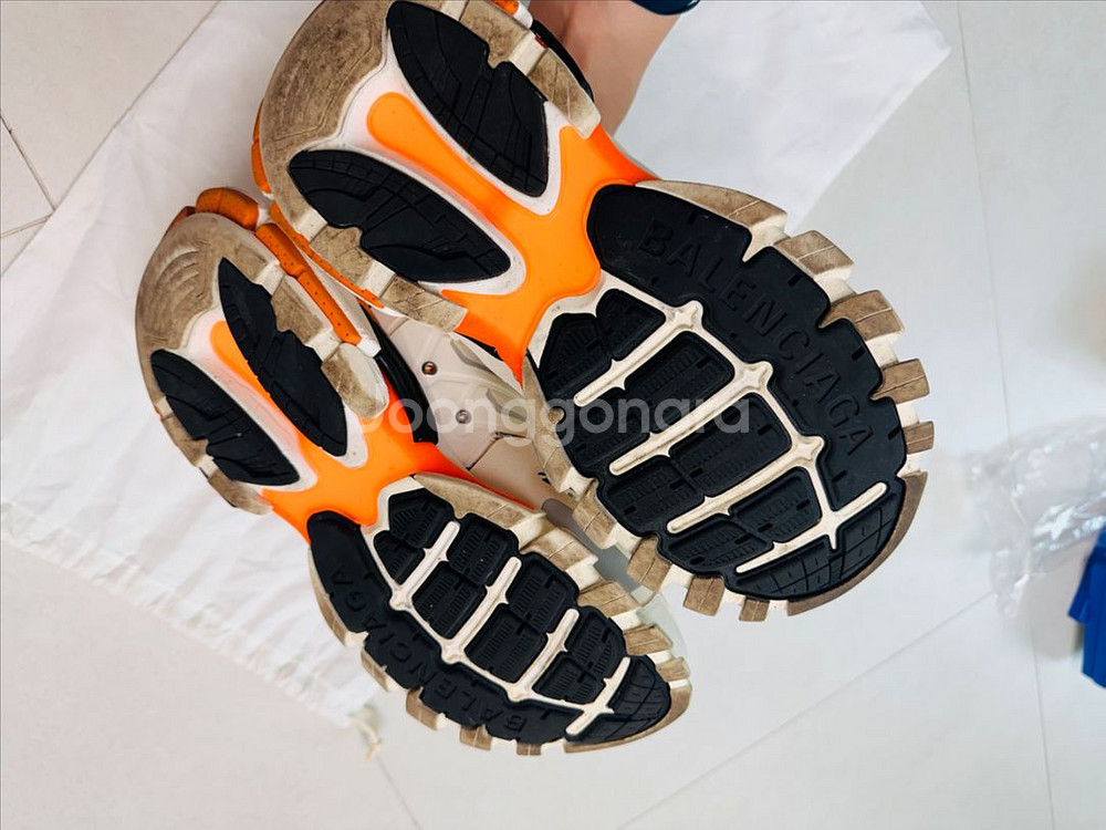 발렌시아가 트랙 흰주 41--1