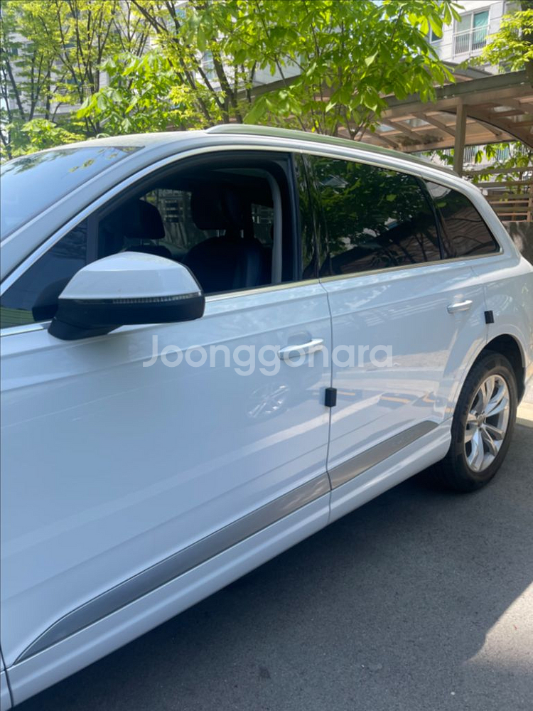 아우디 Q7 45 TFSI quattro--1