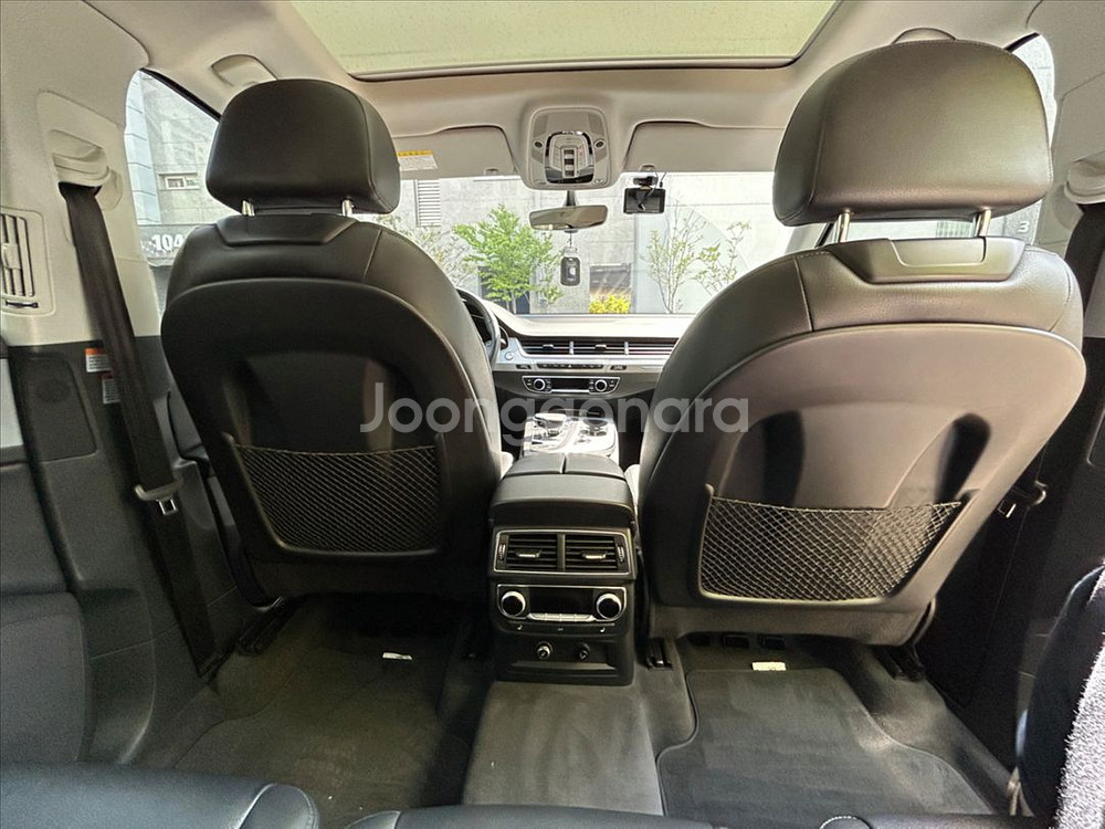 아우디 Q7 45 TFSI quattro--6
