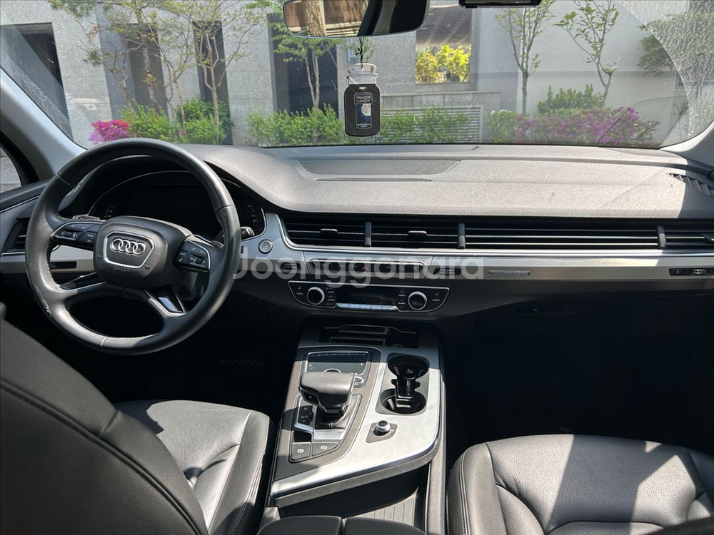 아우디 Q7 45 TFSI quattro--5
