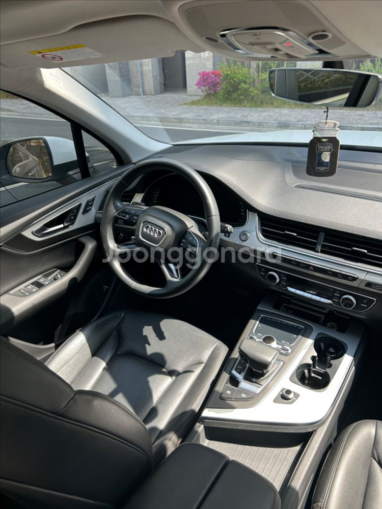 아우디 Q7 45 TFSI quattro--4
