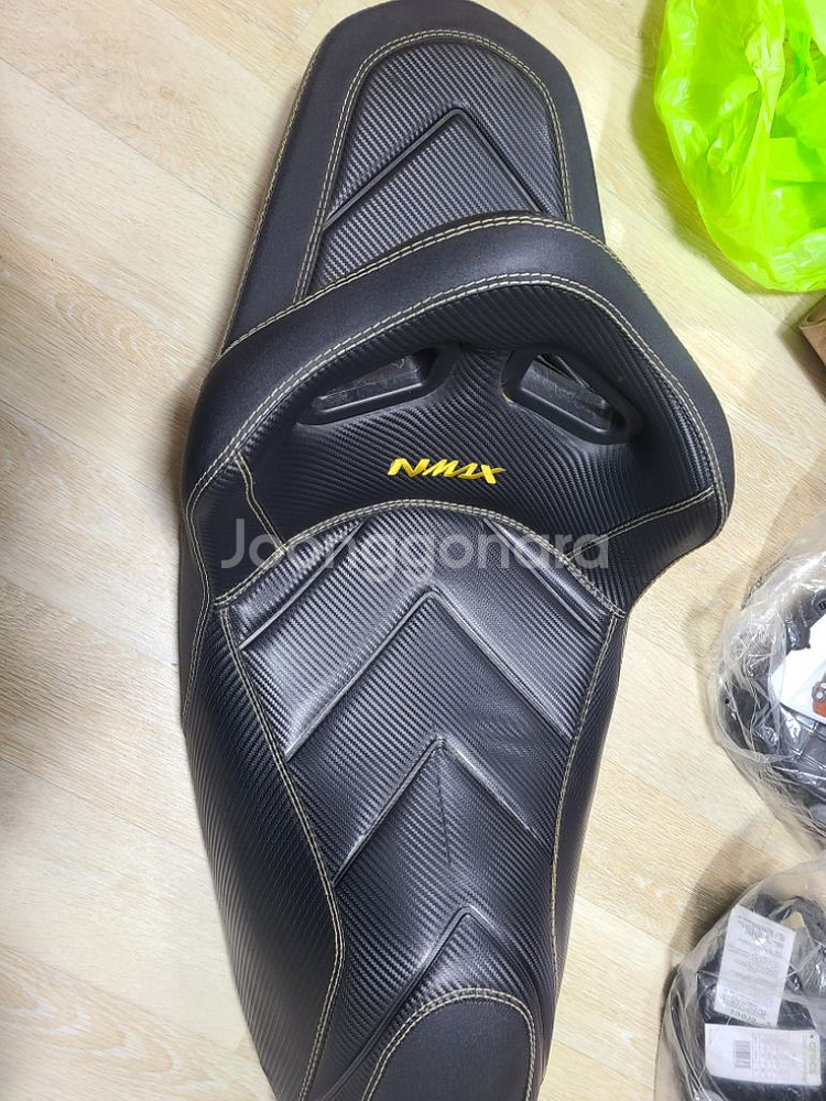 nmax 125 등받이 시트 판매합니다--1