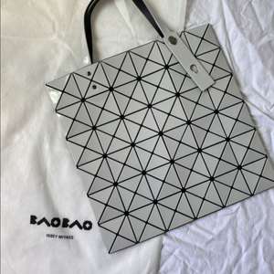 이세이미야케 바오바오(baobao) 루센트 토트백