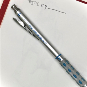 펜텔 그래프 1000 0.7 샤프
