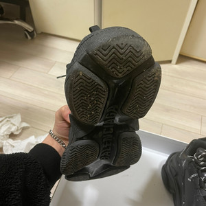 발렌시아가 트리플s 멀티로고 블랙 팝니다