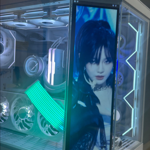 hyte y70 lcd 14.5인치 판매합니다