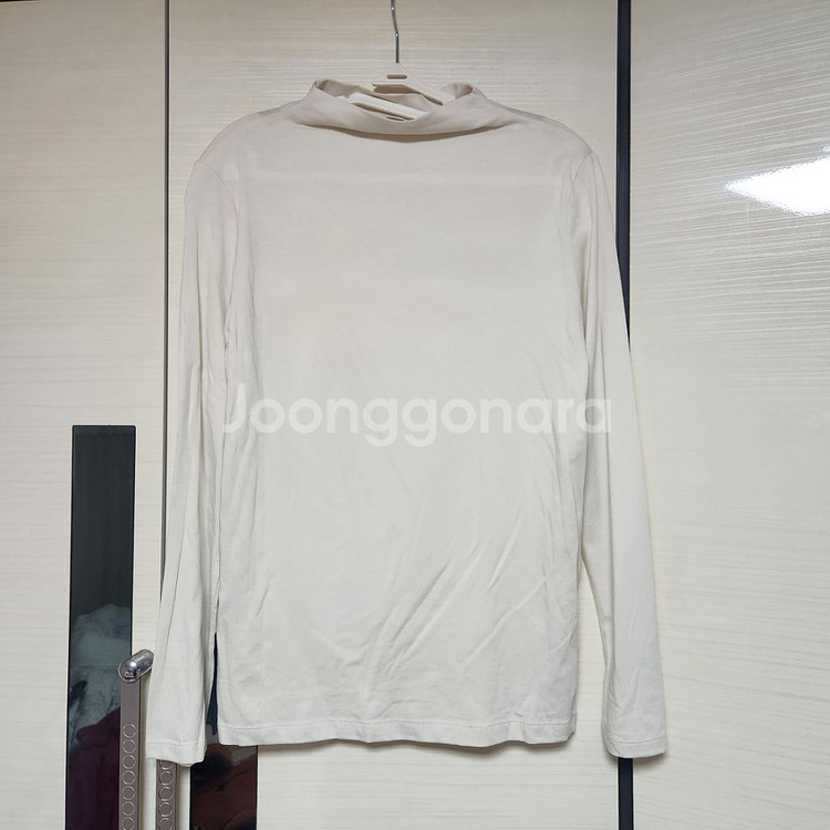 THE AtG 아이보리 반목폴라 티셔츠--0