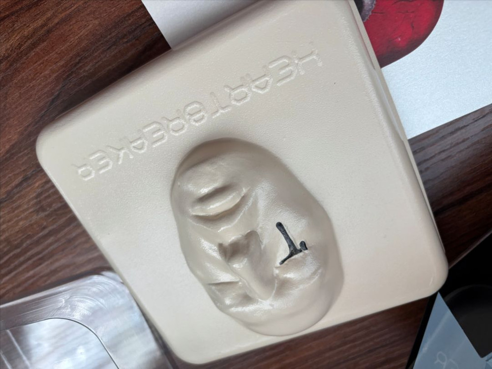 지디 하트브레이커 앨범 이미지