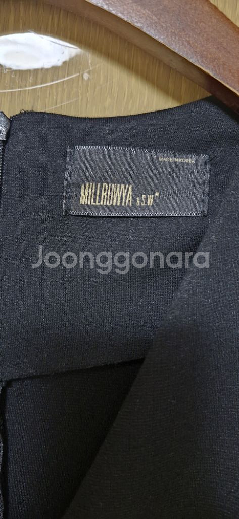 밀루와 블랙 랩 롱 원피스 M--4