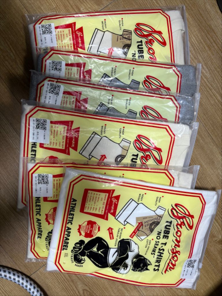 브론슨 톰킨스 튜블러 티셔츠 판매합니다~--0