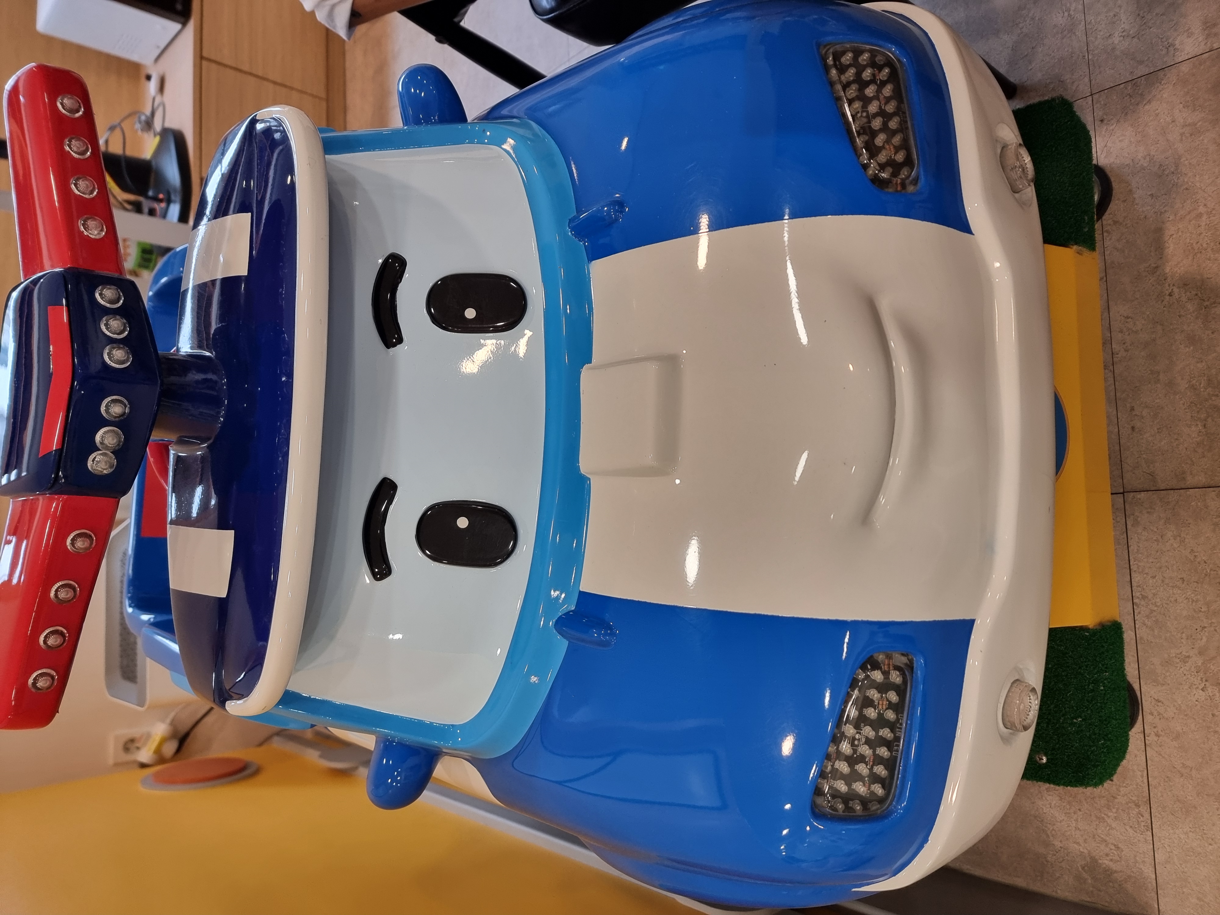 폴리 자동차
