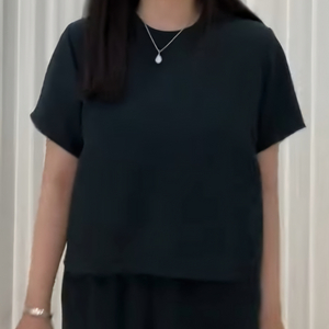 R2W 마튼 반팔 블라우스 딥그린팝니다.