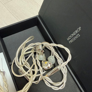 Moondrop KATO 이어폰 풀박스팝니다