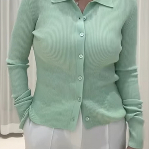 R2W roan 카라 립 가디건 팝니다.