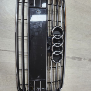 아우디 A7C7 스포츠테그 후기형 순정그릴 팝니다