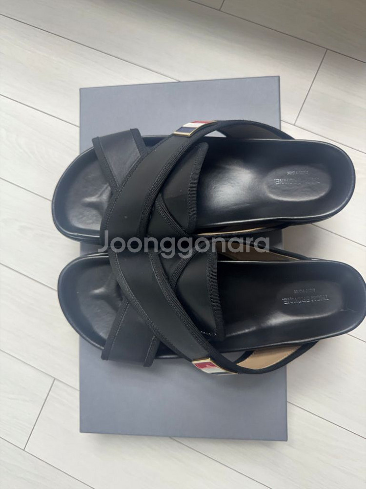 톰브라운 슬리퍼 샌들 팝니다--1