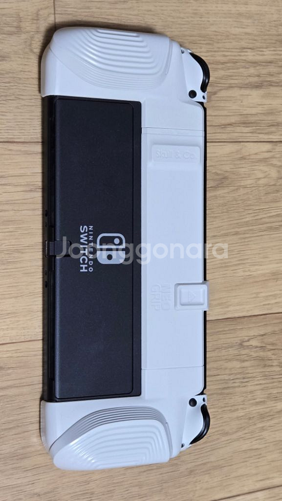 닌텐도 스위치 OLED 화이트+스컬앤코 네오그립+파우치--2