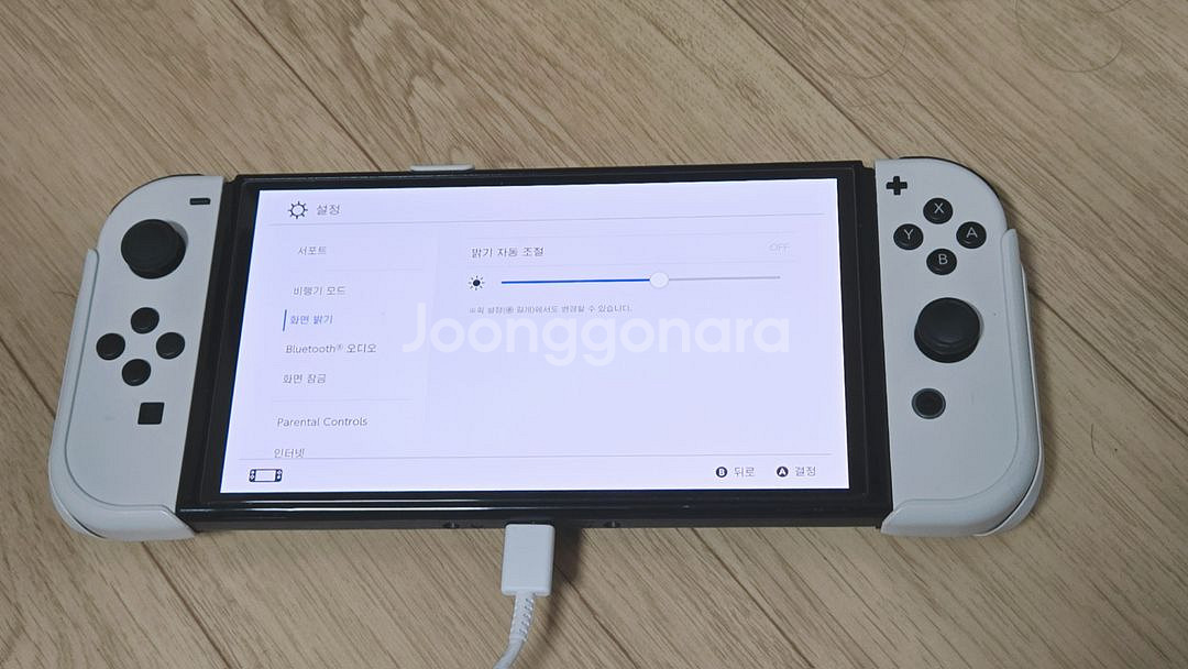 닌텐도 스위치 OLED 화이트+스컬앤코 네오그립+파우치--4