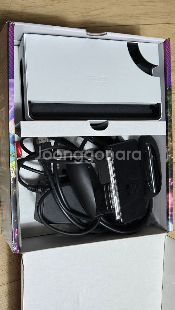 닌텐도 스위치 OLED 화이트+스컬앤코 네오그립+파우치--3