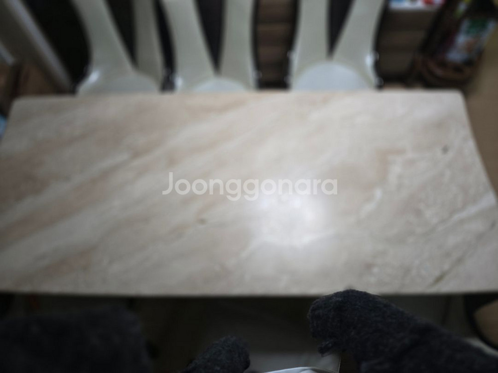 대리석 식탁 6인용 판매 (의자포함 하자있음)--2