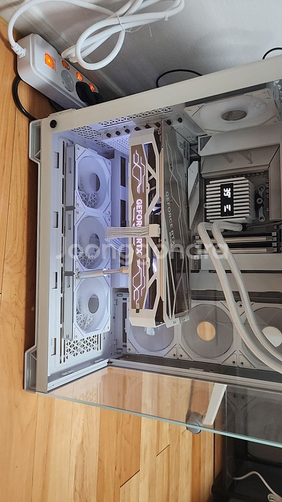 7800x3d 4080s 2테라 올화이트피씨팝니다--0
