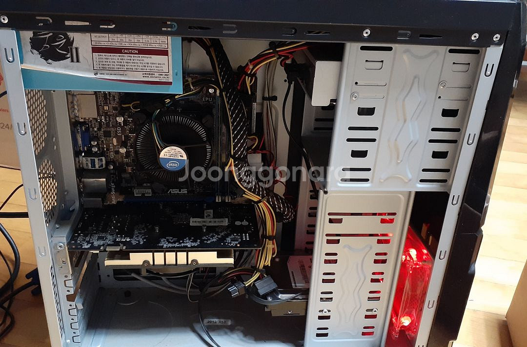 데스크탑 i3, 램4GB, GTS250, HDD320G--1