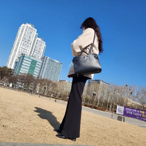 루이비통 트위스트 토트백 블랙