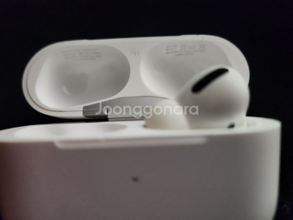 에어팟프로2 본체+오른쪽+충전기--2