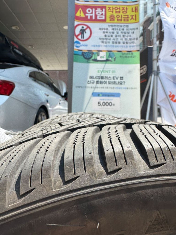 (거의신품)한국타이어 19인치 윈터타이어 판매--8