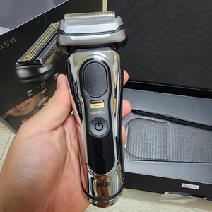 브라운 9pro+ 9566cc 휴대용충전기포함 미사용
