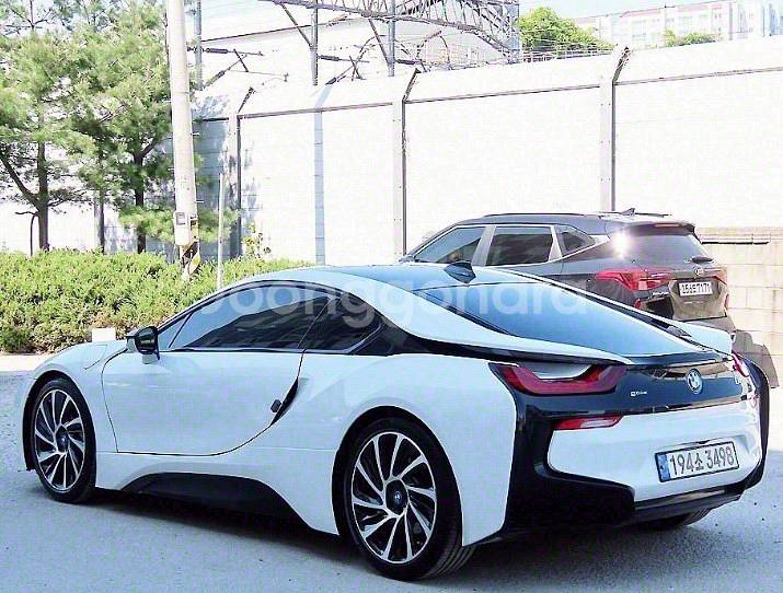 @15년식 BMW I8 하이브리드 스포츠카 걸윙도어--6