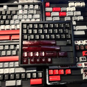 FRONTIER CRIMSON PBT 키캡 판매합니다.