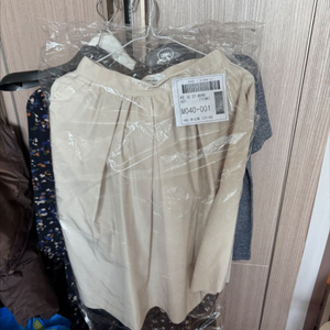 구호플러스 셔링볼륨 스커트 아이보리