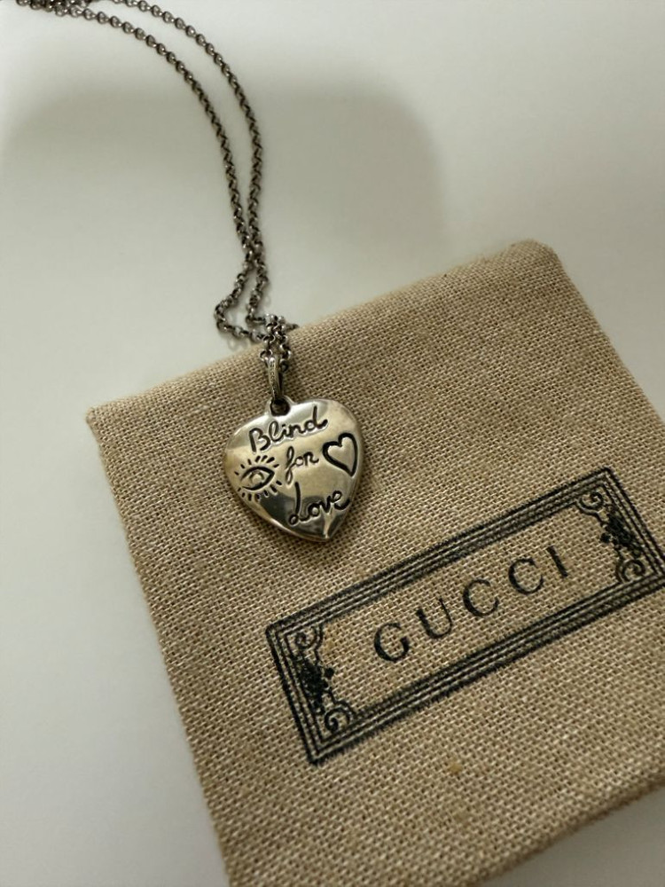 구찌 블라인드 포 러브 목걸이--1