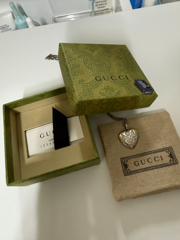 구찌 블라인드 포 러브 목걸이--2